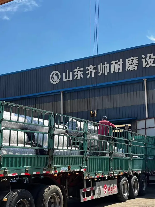 Batch saka Qishuai Wear-resistant Bimetal Wear Composite Tube Wis Dimuat Kebak Lan Dikirim menyang Rusia.
